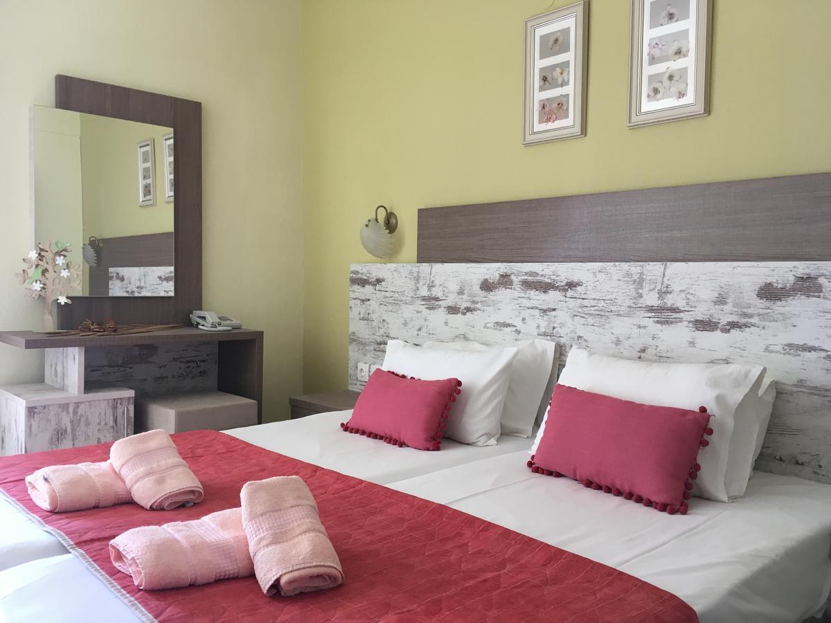 Dionisos Palms Apartments Paralia Dionisiou Exterior foto