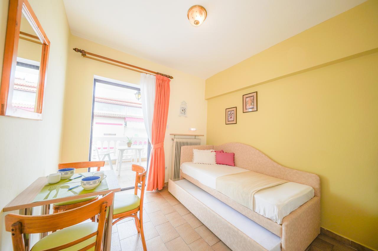 Dionisos Palms Apartments Paralia Dionisiou Exterior foto