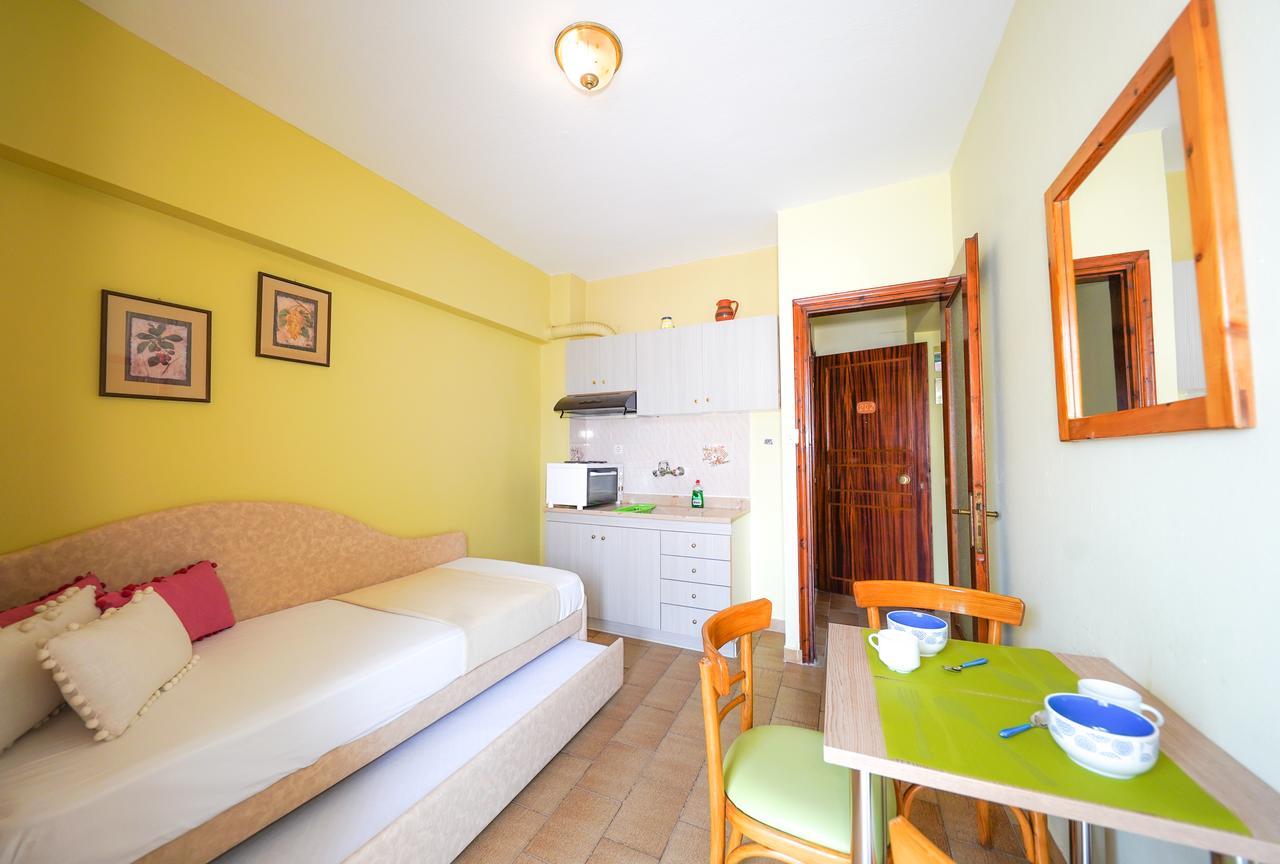 Dionisos Palms Apartments Paralia Dionisiou Exterior foto